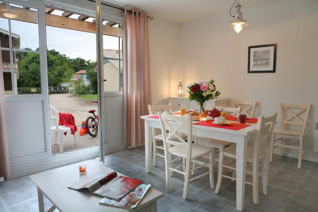 Résidence Néméa Les Rives de Saint Brice Ares Habitación foto